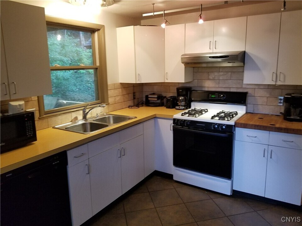 285 Fellows Ave in Syracuse, NY - Building Photo