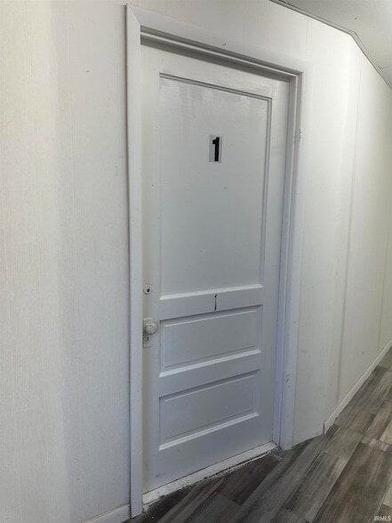 104 W Michigan St in Lagrange, IN - Foto de edificio - Building Photo