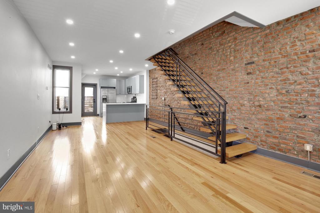 2619 W Thompson St in Philadelphia, PA - Building Photo