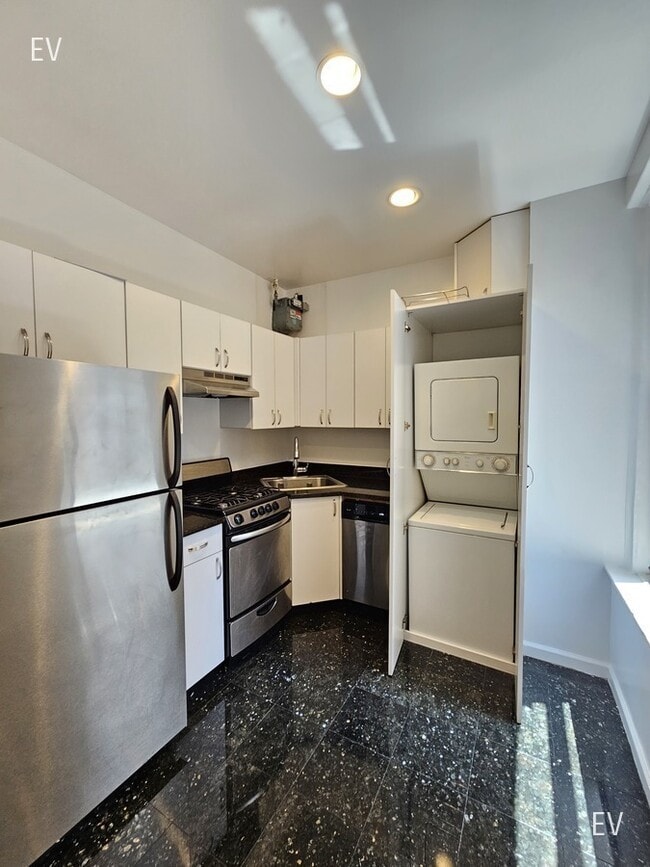 206 W 104th St in New York, NY - Building Photo - Building Photo