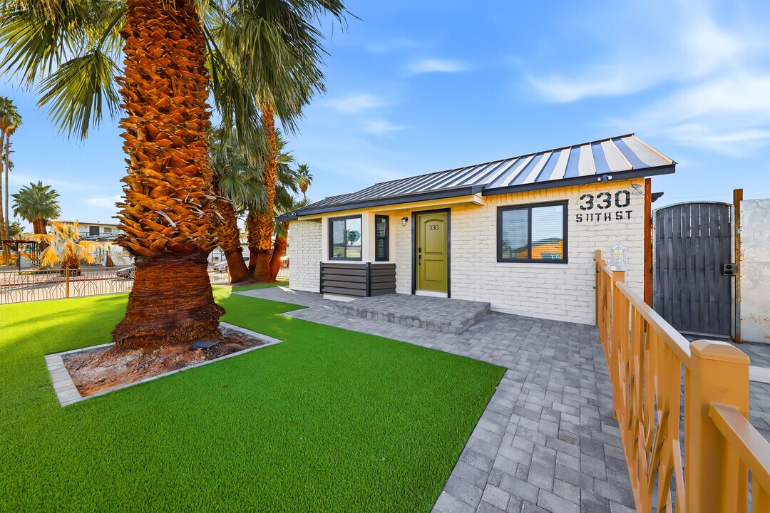330 S 11th St in Las Vegas, NV - Foto de edificio