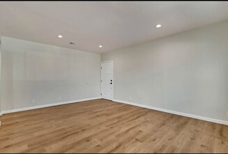11720 Hamlin St in Los Angeles, CA - Building Photo - Building Photo