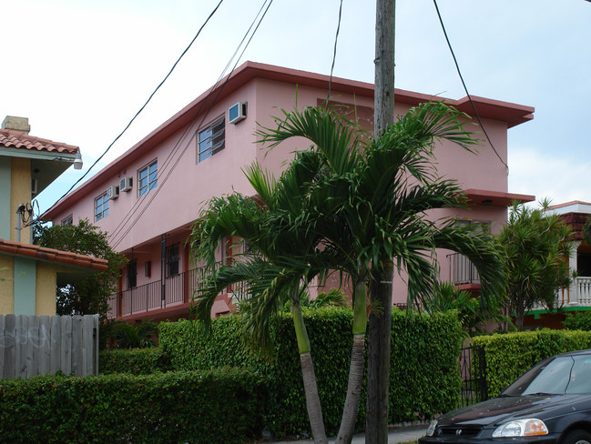 1434 NW 1st St in Miami, FL - Foto de edificio - Building Photo