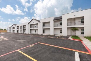 9 Cedar Ave E in McAllen, TX - Building Photo