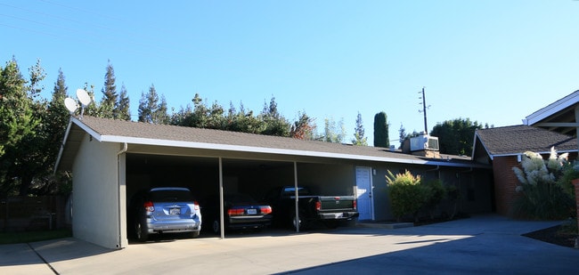 3305 #'s A-D Windmill Dr in Manteca, CA - Foto de edificio - Building Photo