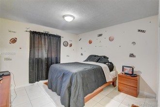 3819 NW 78th Ter in Coral Springs, FL - Foto de edificio - Interior Photo