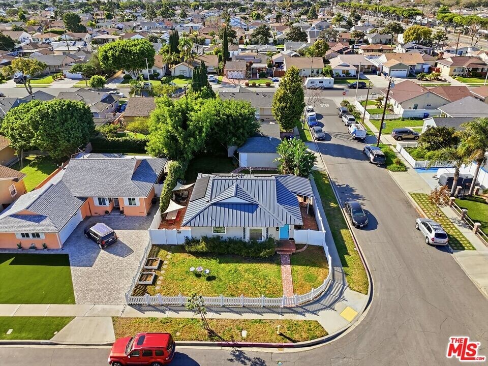 15203 Yukon Ave in Lawndale, CA - Building Photo