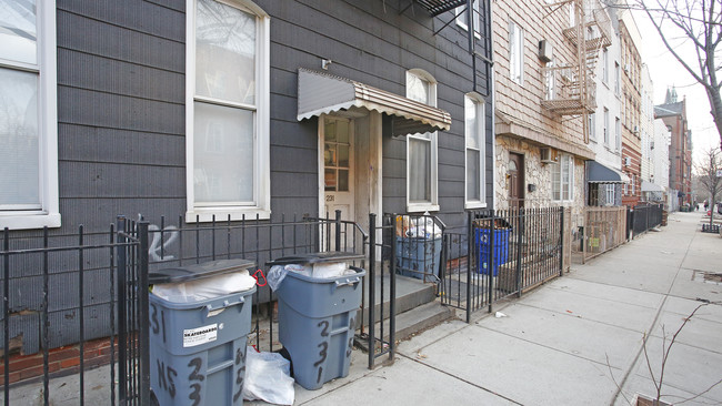 231 N 5th St in Brooklyn, NY - Building Photo - Building Photo