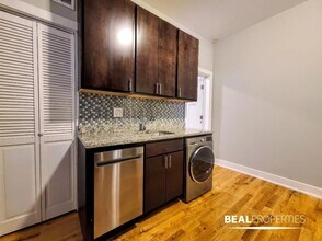 647 W Oakdale Ave in Chicago, IL - Building Photo - Building Photo
