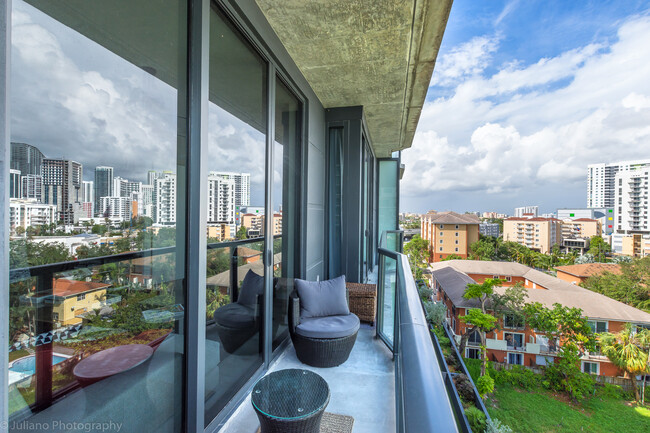 201 SW 17th Rd, Unit Penthouse in Miami, FL - Foto de edificio - Building Photo