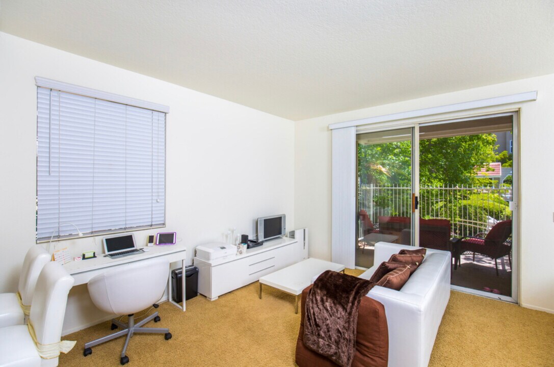 20341 Bluffside Cir, Unit #101 in Huntington Beach, CA - Foto de edificio