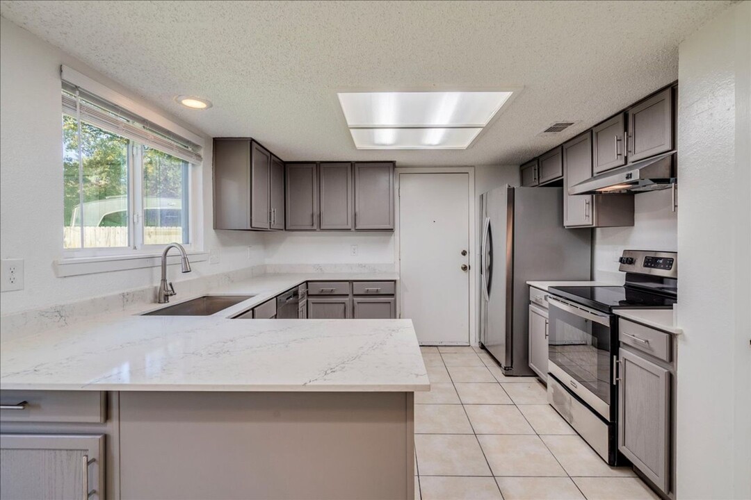 12304 Tipperary Cove in Austin, TX - Foto de edificio