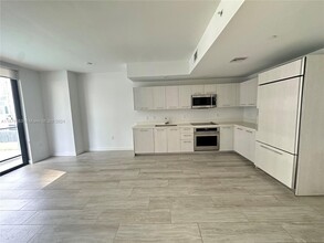 55 SW 9th St, Unit 1202 in Miami, FL - Building Photo - Building Photo