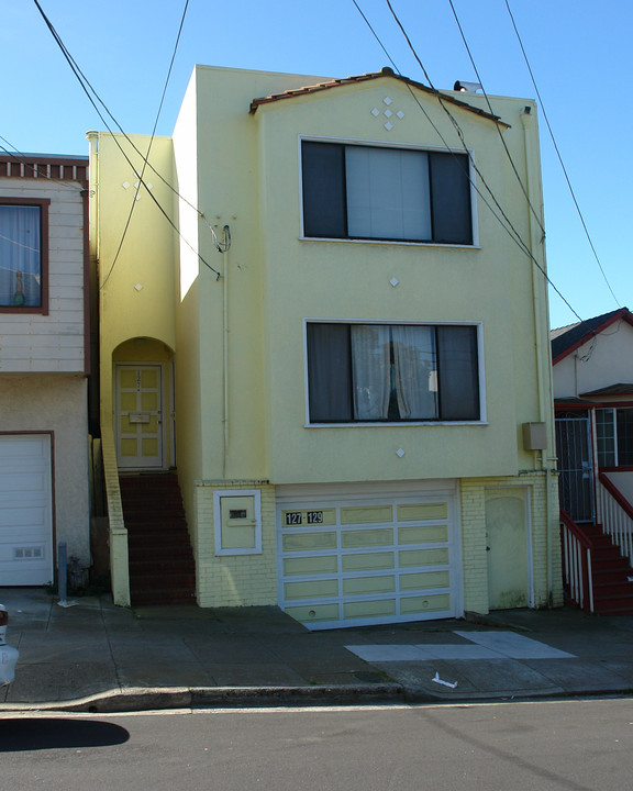 127 Hillcrest Dr in Daly City, CA - Building Photo