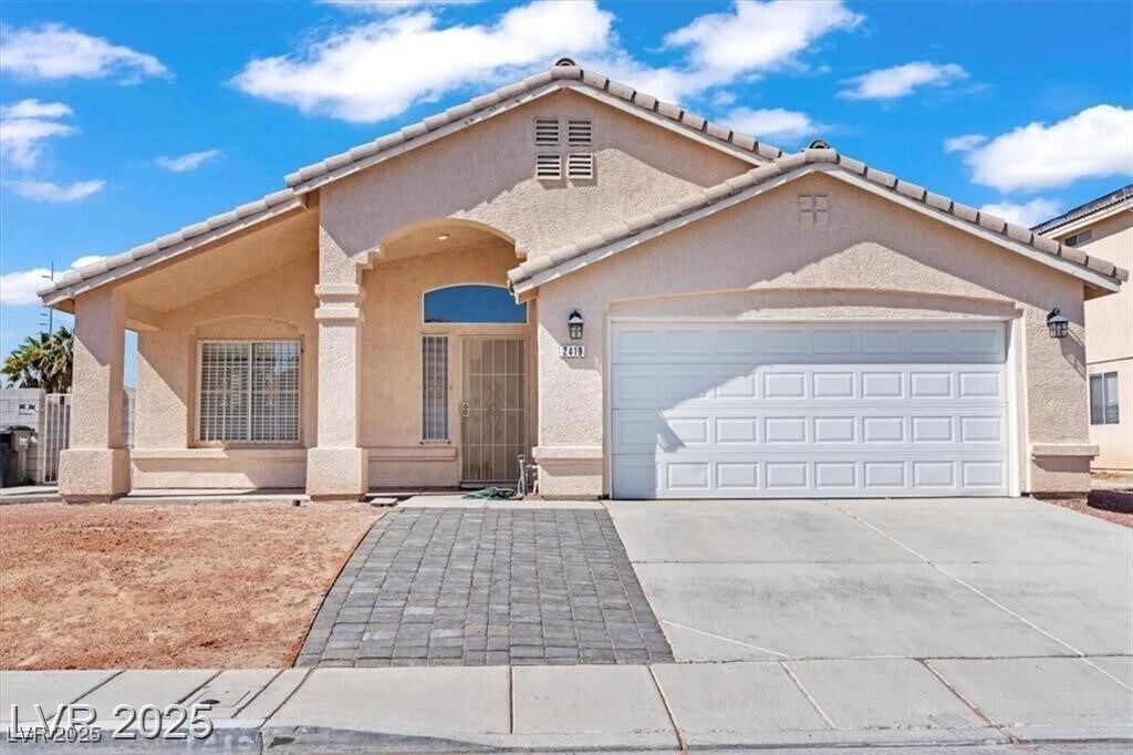 2419 Country Orchard St in North Las Vegas, NV - Foto de edificio