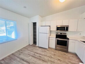 955 New Waterford Dr in Naples, FL - Building Photo - Building Photo
