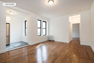 61-09 39th Avenue H6 in Queens, NY - Building Photo