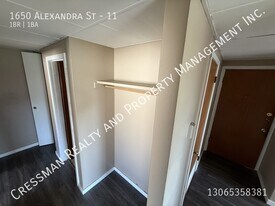 1650 Alexandra St in Regina, SK - Building Photo