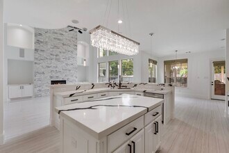 18 Player Vista Pl in The Woodlands, TX - Foto de edificio - Building Photo