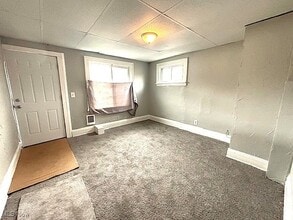 17118 Broadway Ave in Maple Heights, OH - Building Photo - Building Photo