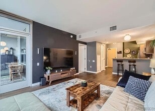 321 10th Ave, Unit 904 in San Diego, CA - Foto de edificio - Building Photo