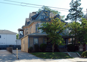 819 W Main St in Norristown, PA - Building Photo