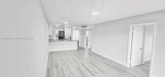 8040 Colony Cir N, Unit # 309 in Tamarac, FL - Building Photo