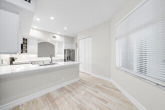 106 Palm Bay Dr in Palm Beach Gardens, FL - Building Photo - Building Photo