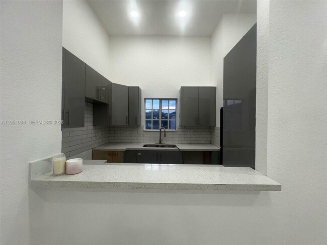 355 E 4th St in Hialeah, FL - Building Photo - Building Photo