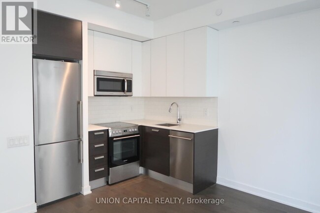 57-1357 St Joseph St in Toronto, ON - Building Photo - Building Photo