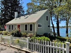 34 Mendum Ave in Kittery, ME - Building Photo