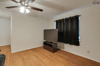 2406 Picadilly Ln in Wichita Falls, TX - Building Photo - Building Photo
