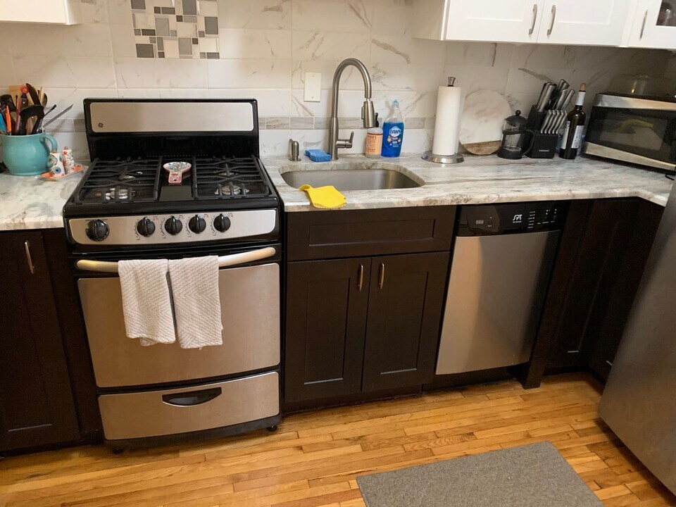 554 Observer Hwy in Hoboken, NJ - Building Photo