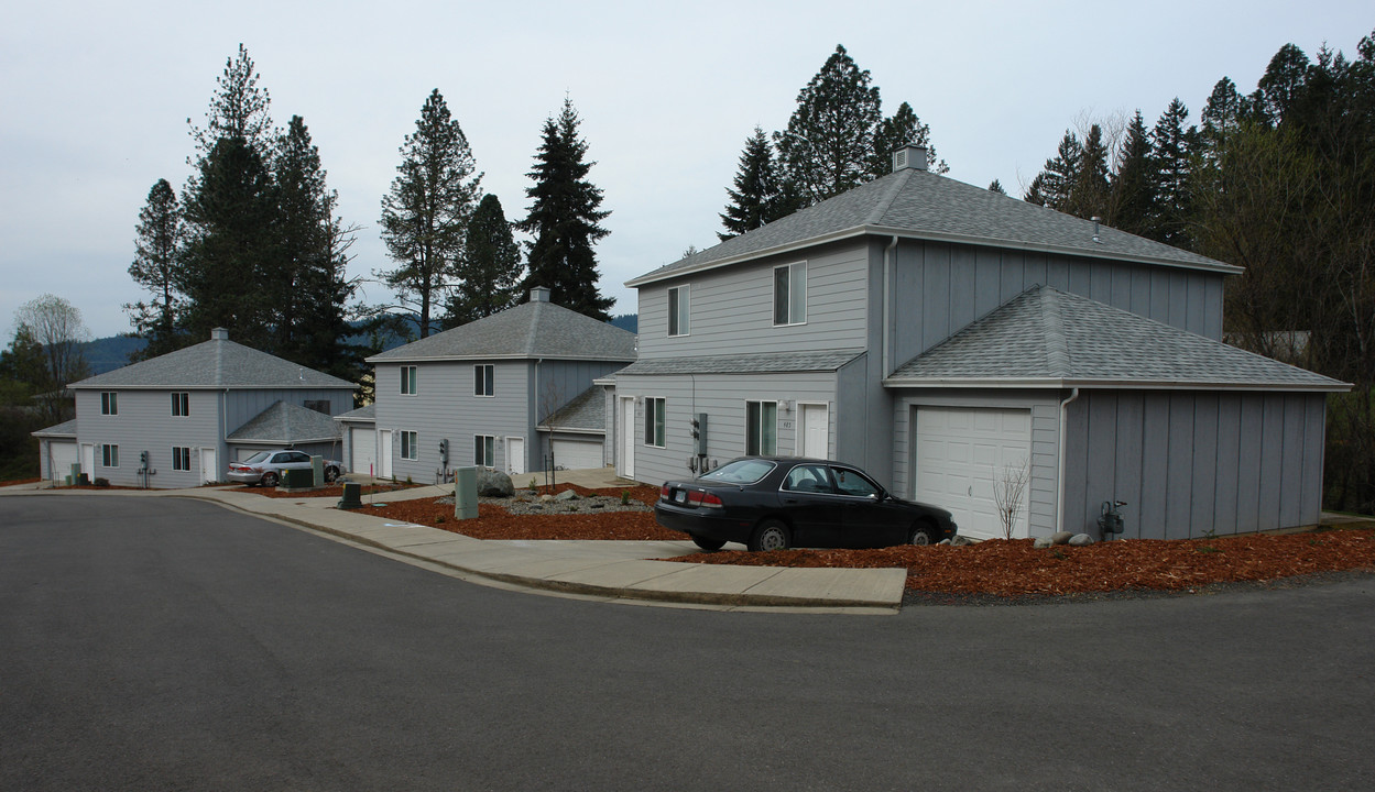 442-488 Willow Creek Ln in Sutherlin, OR - Building Photo