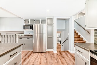 11 Cedargrove Way SW in Calgary, AB - Building Photo - Building Photo