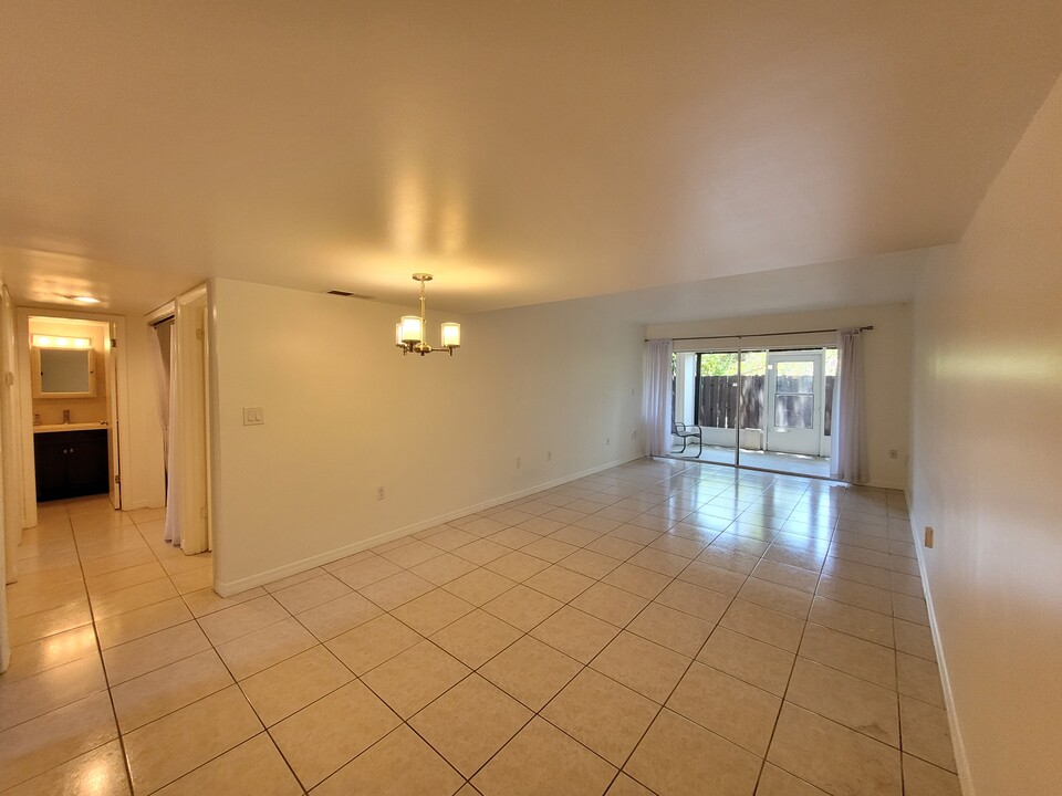 760 S Village Dr in St. Petersburg, FL - Building Photo