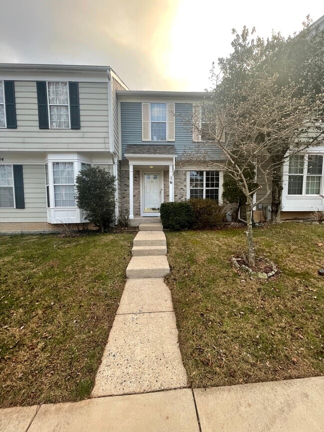 property at 16 Windbluff Ct