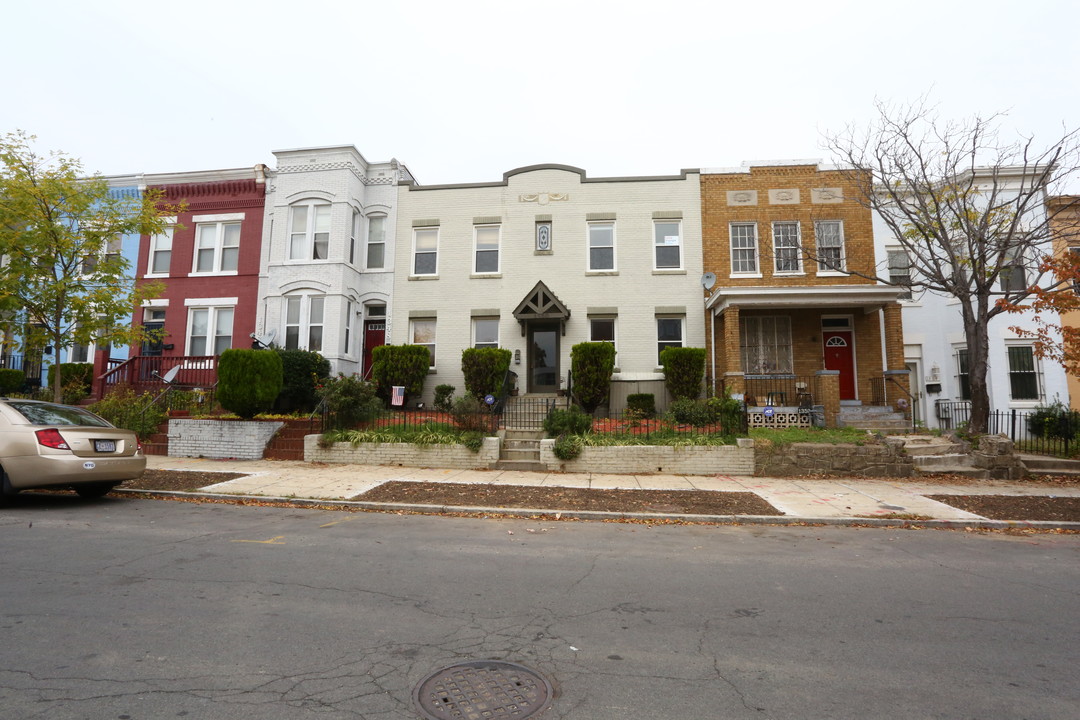 1350 E St NE in Washington, DC - Building Photo