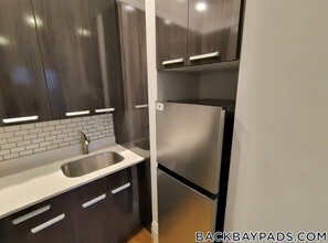 254 Newbury St in Boston, MA - Building Photo - Building Photo