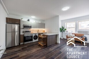 1553 W Hollywood Ave in Chicago, IL - Building Photo