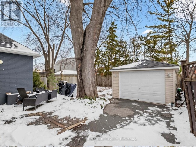 22 Scotswood Rd in Toronto, ON - Building Photo - Building Photo