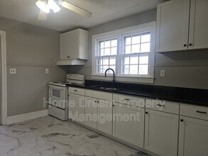 1431 Warrenton Rd in Fredericksburg, VA - Foto de edificio - Building Photo