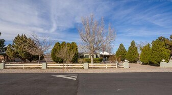 501 El Paraiso Rd NW in Los Ranchos de Albuquerque, NM - Building Photo