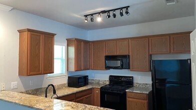 7128 Tourant Rd in San Antonio, TX - Building Photo - Building Photo