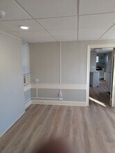 24 North St, Unit 8 in Plymouth, MA - Foto de edificio - Building Photo