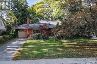 2169 Paisley Ave in Burlington, ON - Building Photo