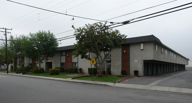 Midway Manor in Midway City, CA - Foto de edificio - Building Photo