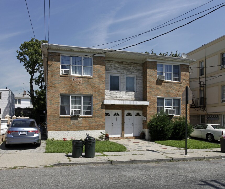 99 Seaview Ave in Staten Island, NY - Building Photo