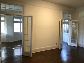 18 Avery Dr NE, Unit Apartment 1 in Atlanta, GA - Building Photo - Building Photo