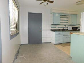 4406 Crawford Dr in Rockford, IL - Building Photo - Building Photo